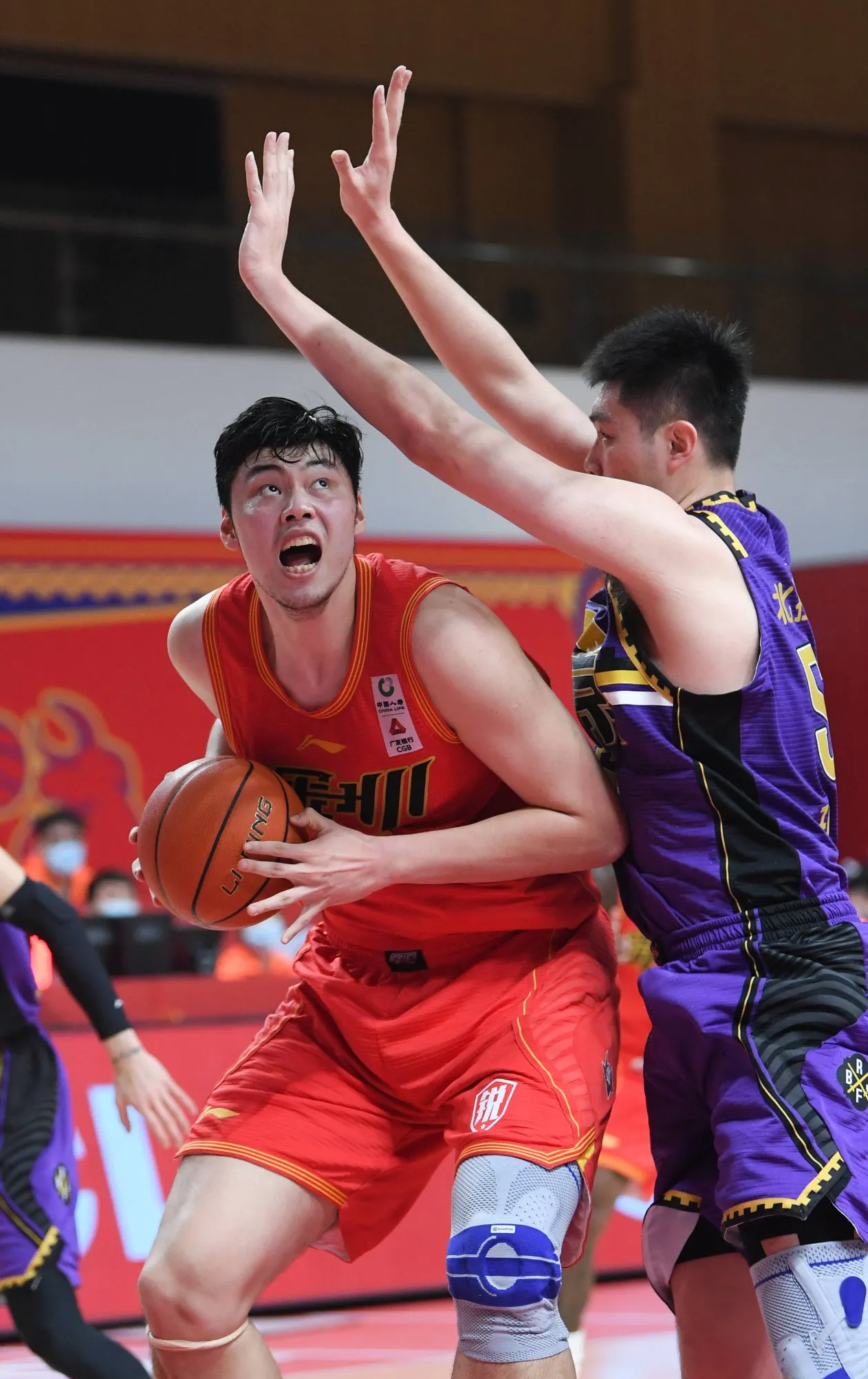 关于山东男篮发布备战花絮，赛前绝杀压哨，西甲任务艰巨，更衣室氛围转暖的信息