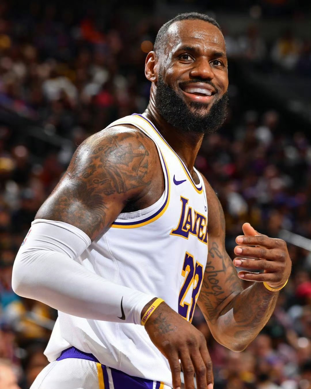 开云-关于詹姆斯连续二十场比赛得分超过惊险取胜，塞尔维亚队挑战极限！的信息