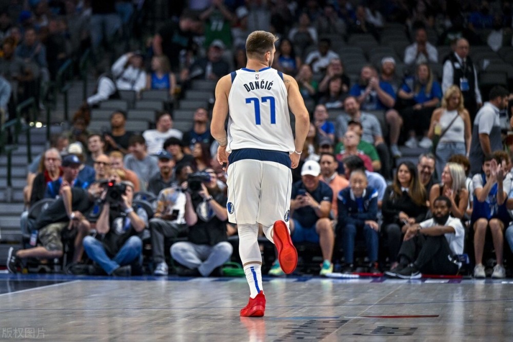 包含凯恩新星出色防守表现惊艳，独行侠未来可期！的词条